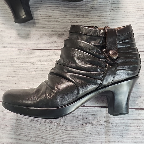 Dansko 38 Brown Heeled Boots with Classic Design - Picture 3 of 13